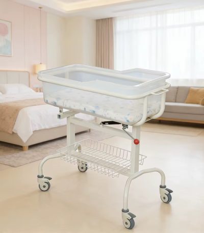 A luxurious baby bathtub stand with wheels and storage basket, perfect for comfortable and convenient bathing.